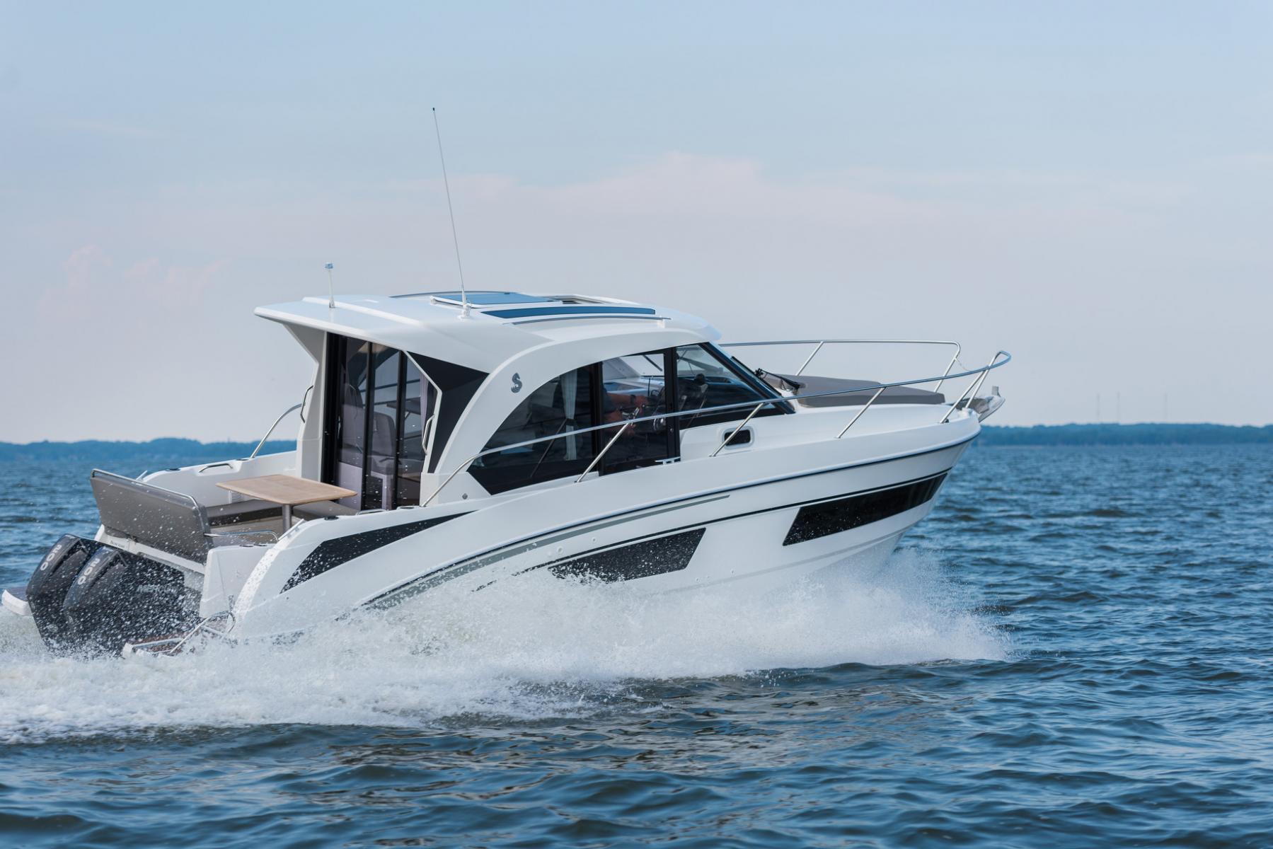 Beneteau Antaris 9 OB | Belgian Boat Service