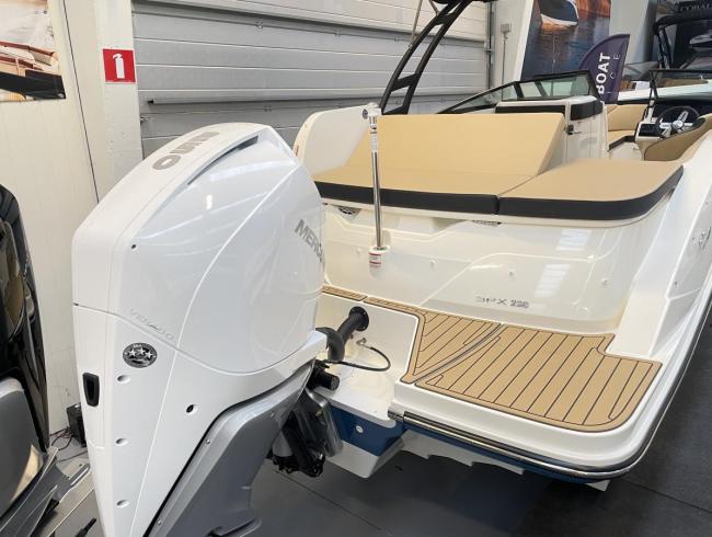 Searay SPX 230 Outboard