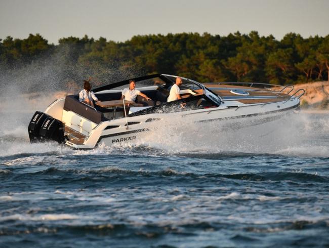 Parker 910 Odyysey motorboot botentekoop sportboot