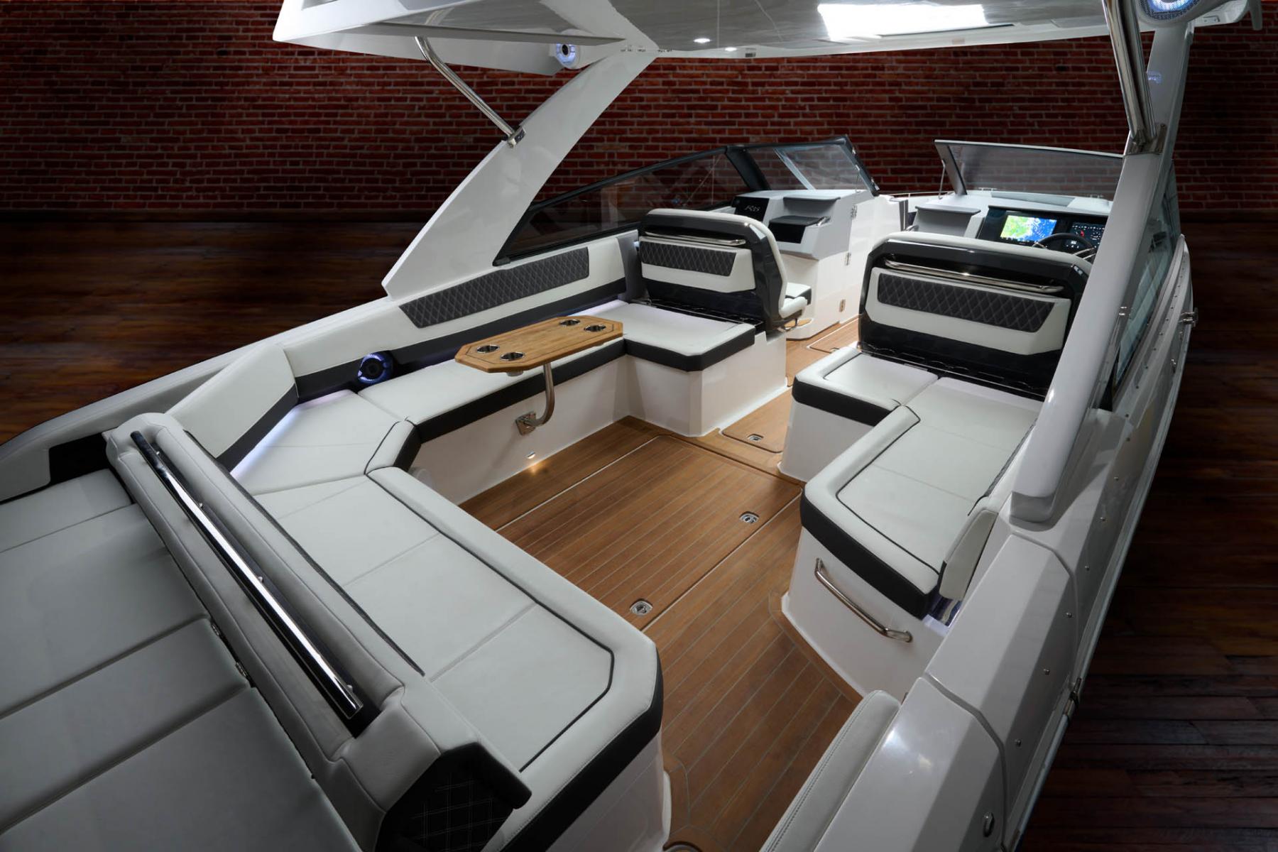 Cobalt Boats R35 Coastal 2020 bij Belgian Boat Service