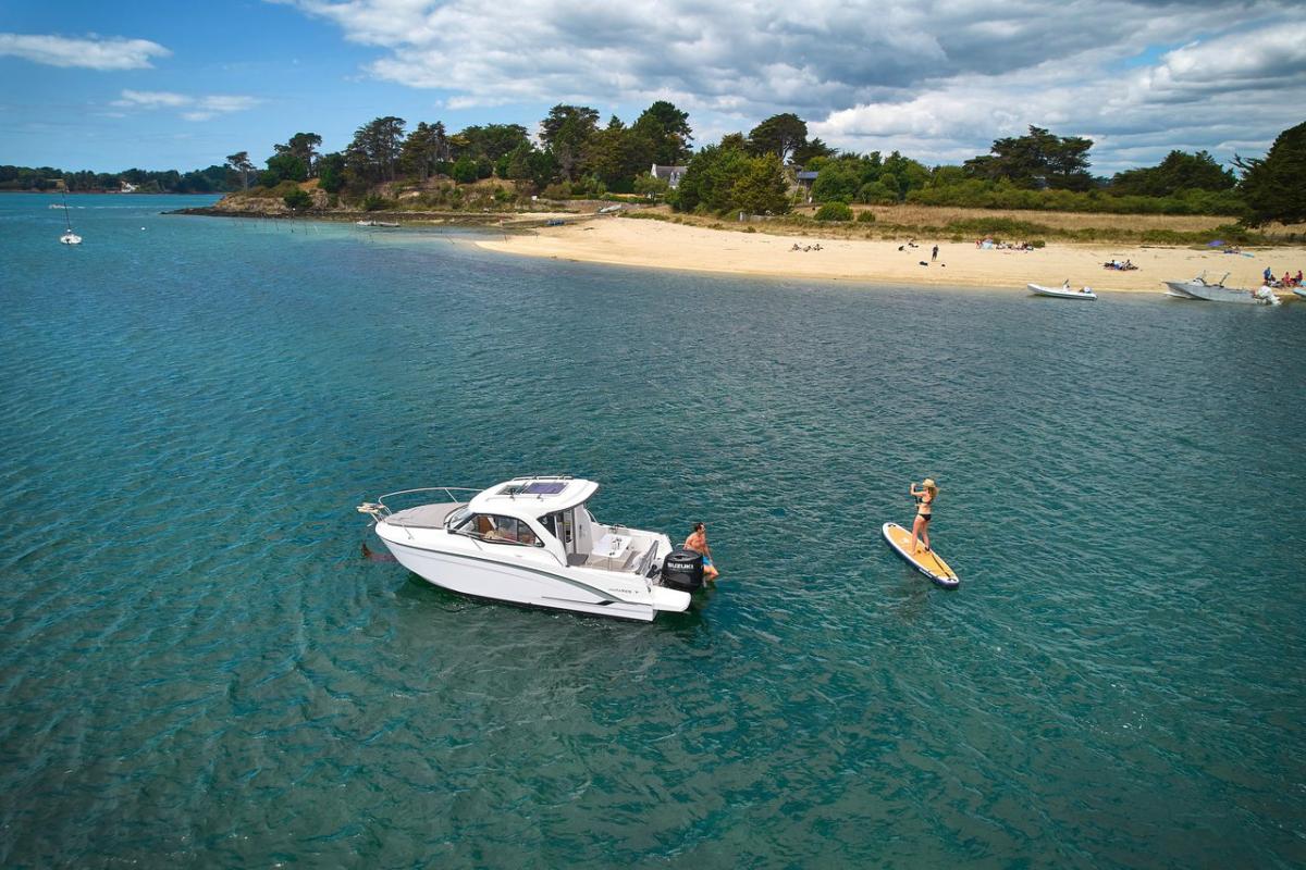 Beneteau Antares 7 Outboard 2020 bij Belgian Boat Service