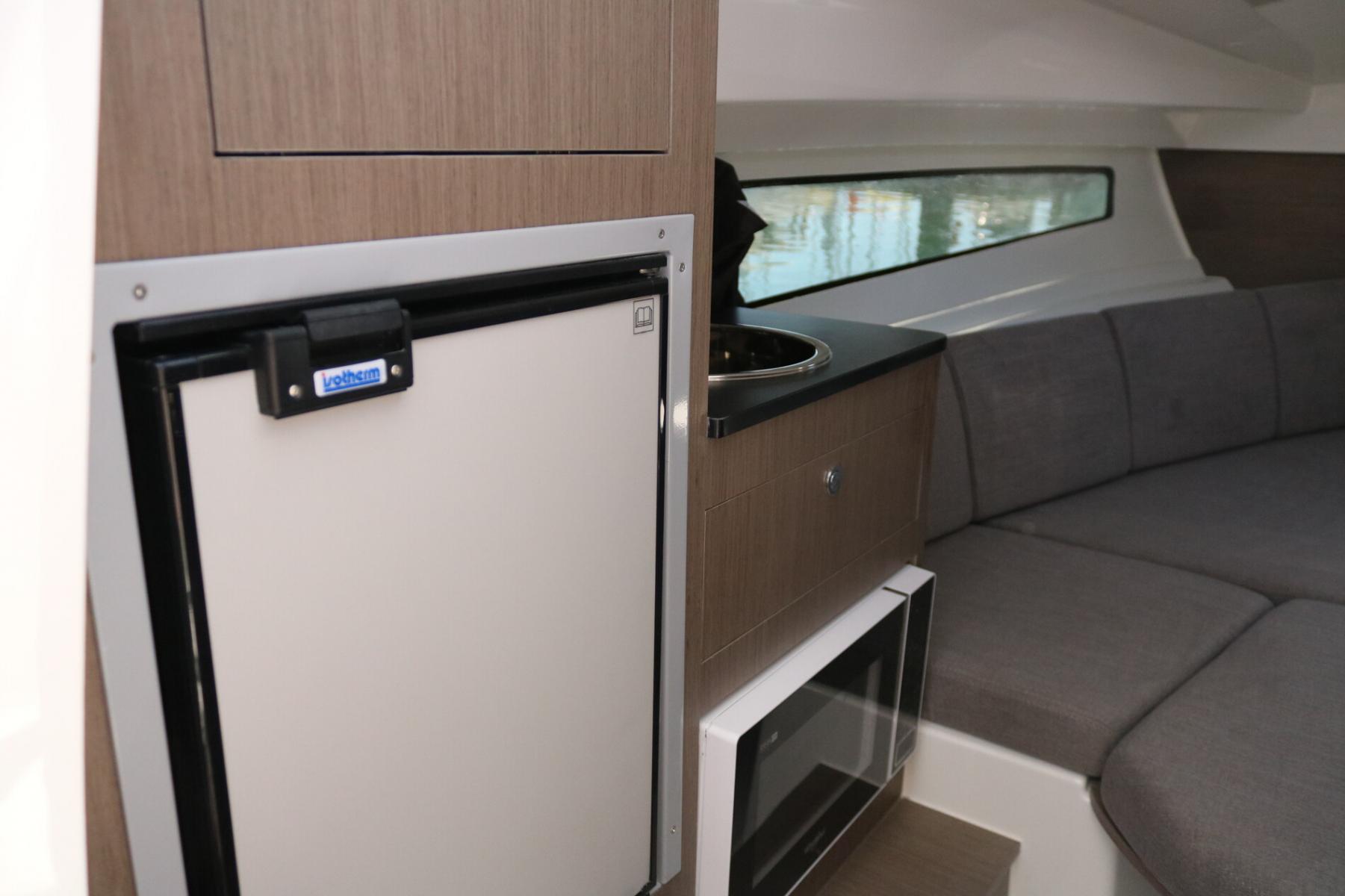 Beneteau Flyer 8 Sundeck 2020 bij Belgian Boat Service