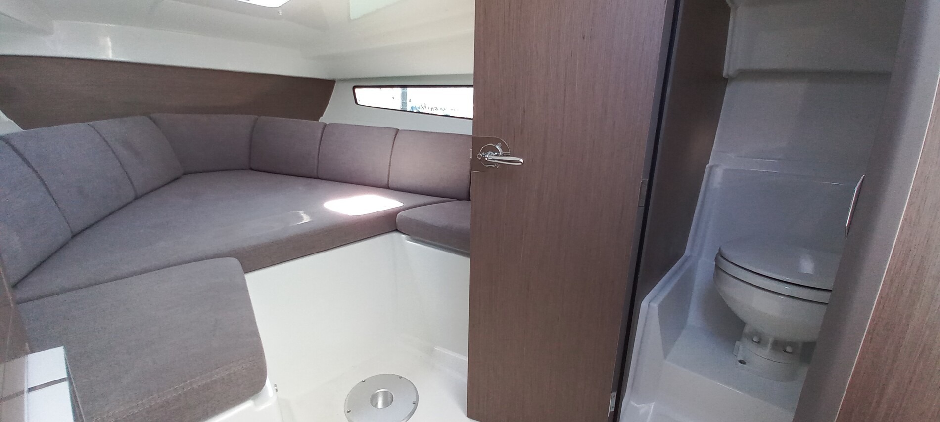 Beneteau Flyer 8 Sundeck 2020 bij Belgian Boat Service