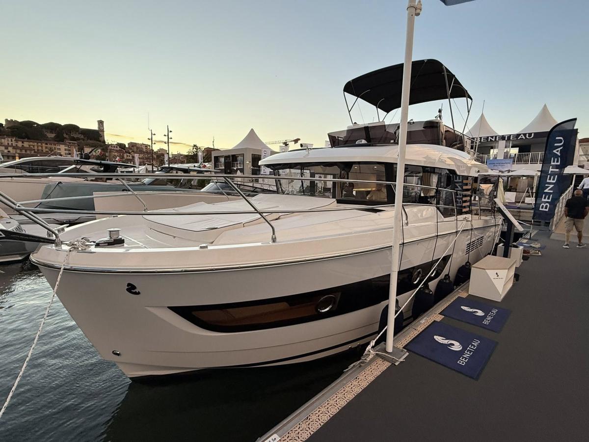 Beneteau Swift Trawler 37 Fly