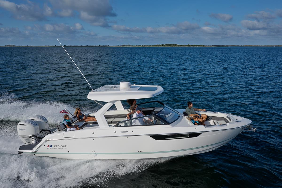 Cobalt Boats R31 Outboard 2020 bij Belgian Boat Service