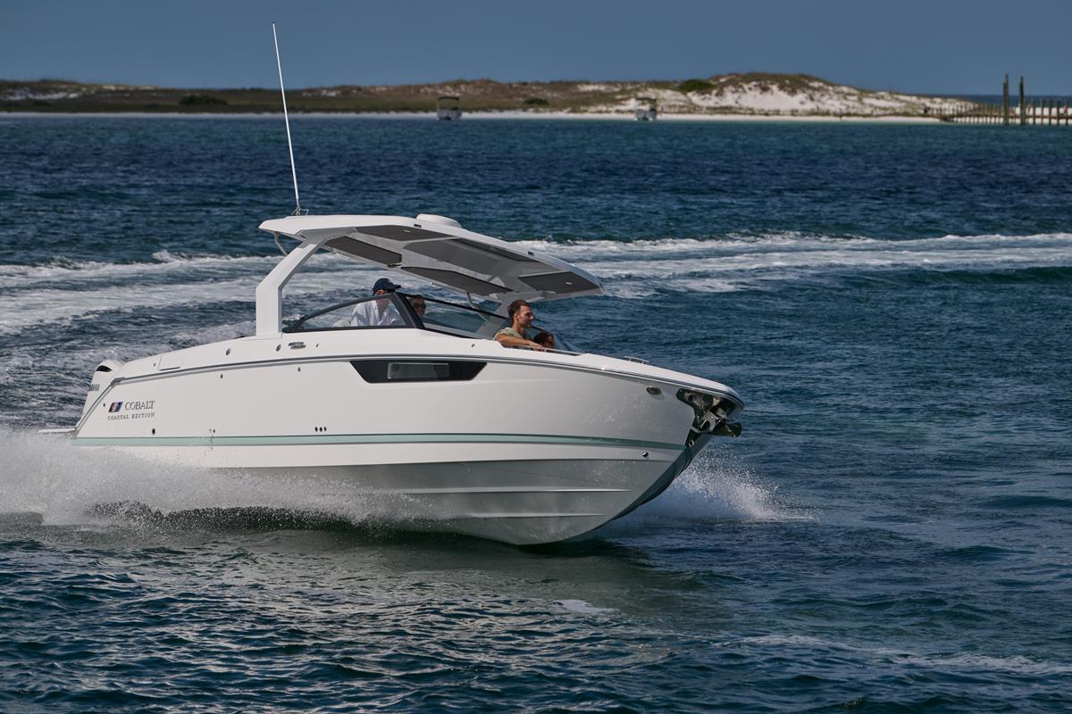 Cobalt Boats R31 Outboard 2020 bij Belgian Boat Service