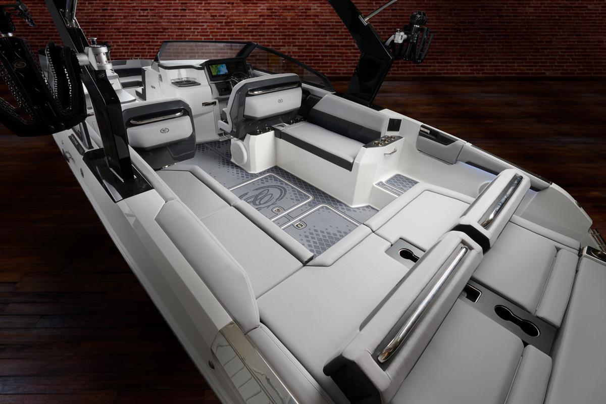 Cobalt Boats R31 Surf 2020 bij Belgian Boat Service