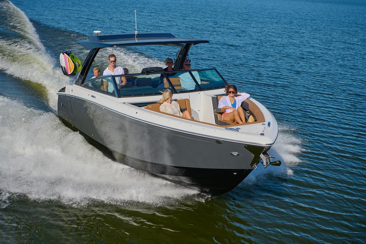Cobalt Boats R33 Surf 2020 bij Belgian Boat Service