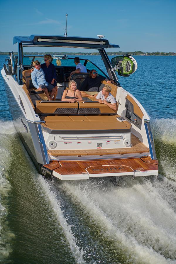 Cobalt Boats R33 Surf 2020 bij Belgian Boat Service