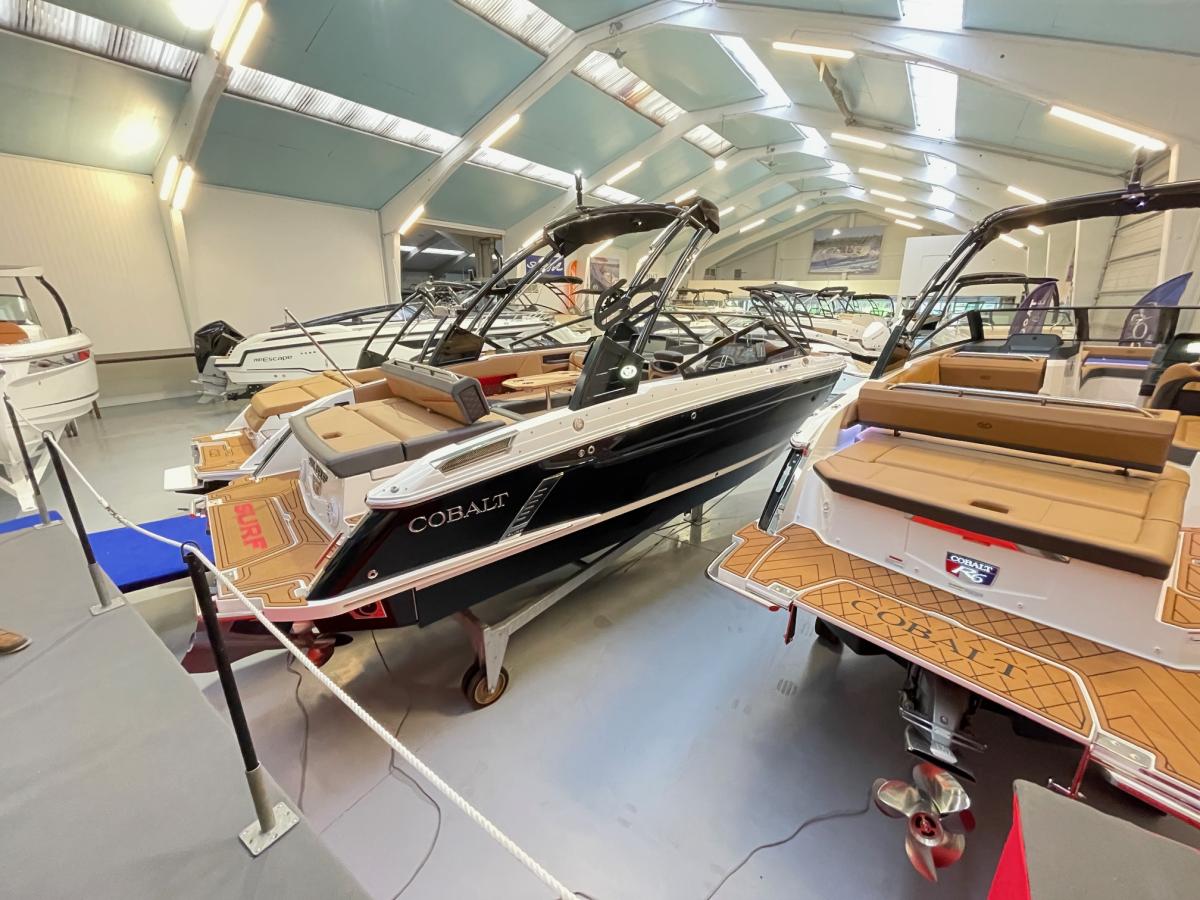 Cobalt Boats R4 Surf 2020 bij Belgian Boat Service