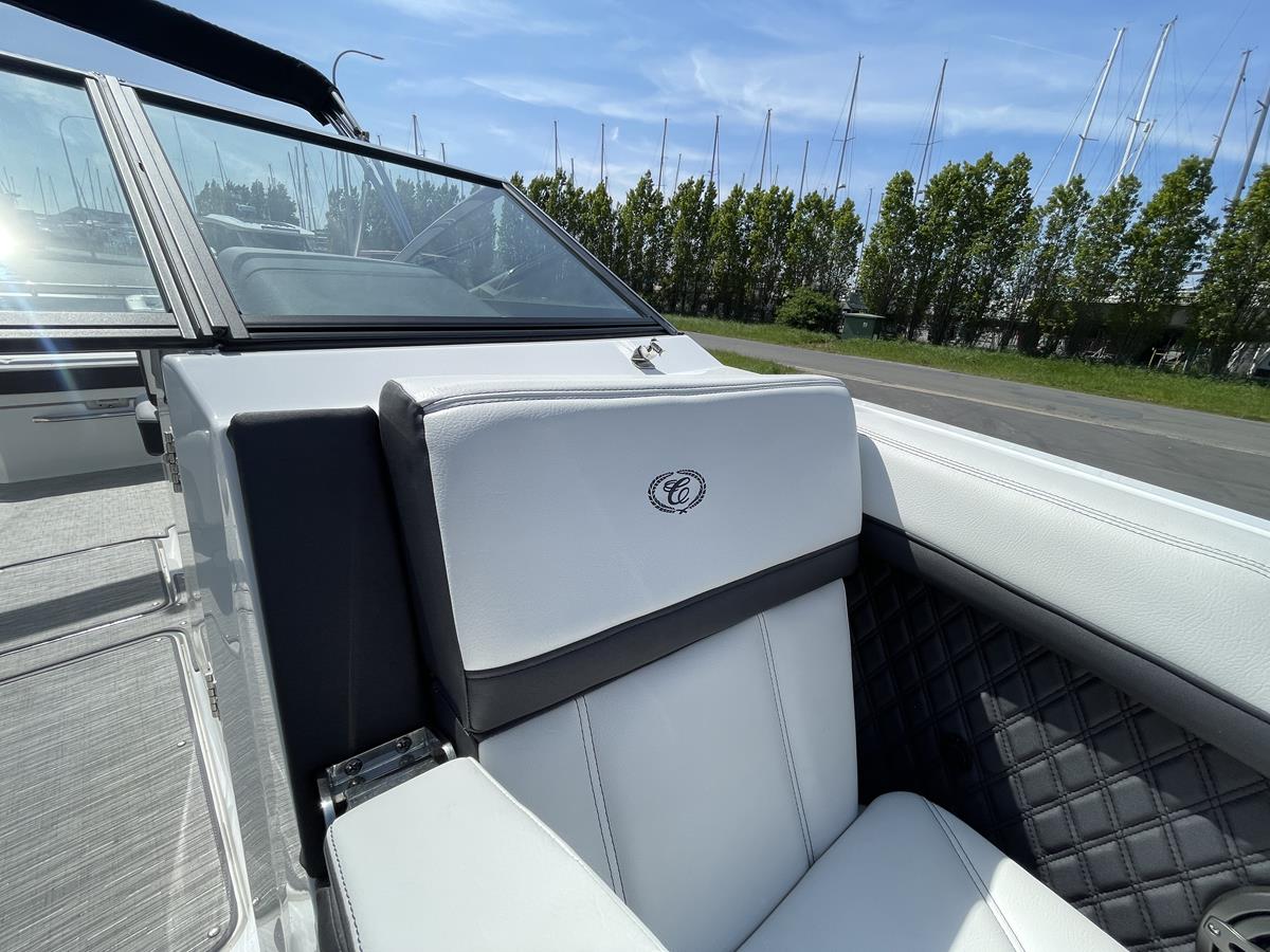 Cobalt Boats R6 Bowrider 2020 bij Belgian Boat Service