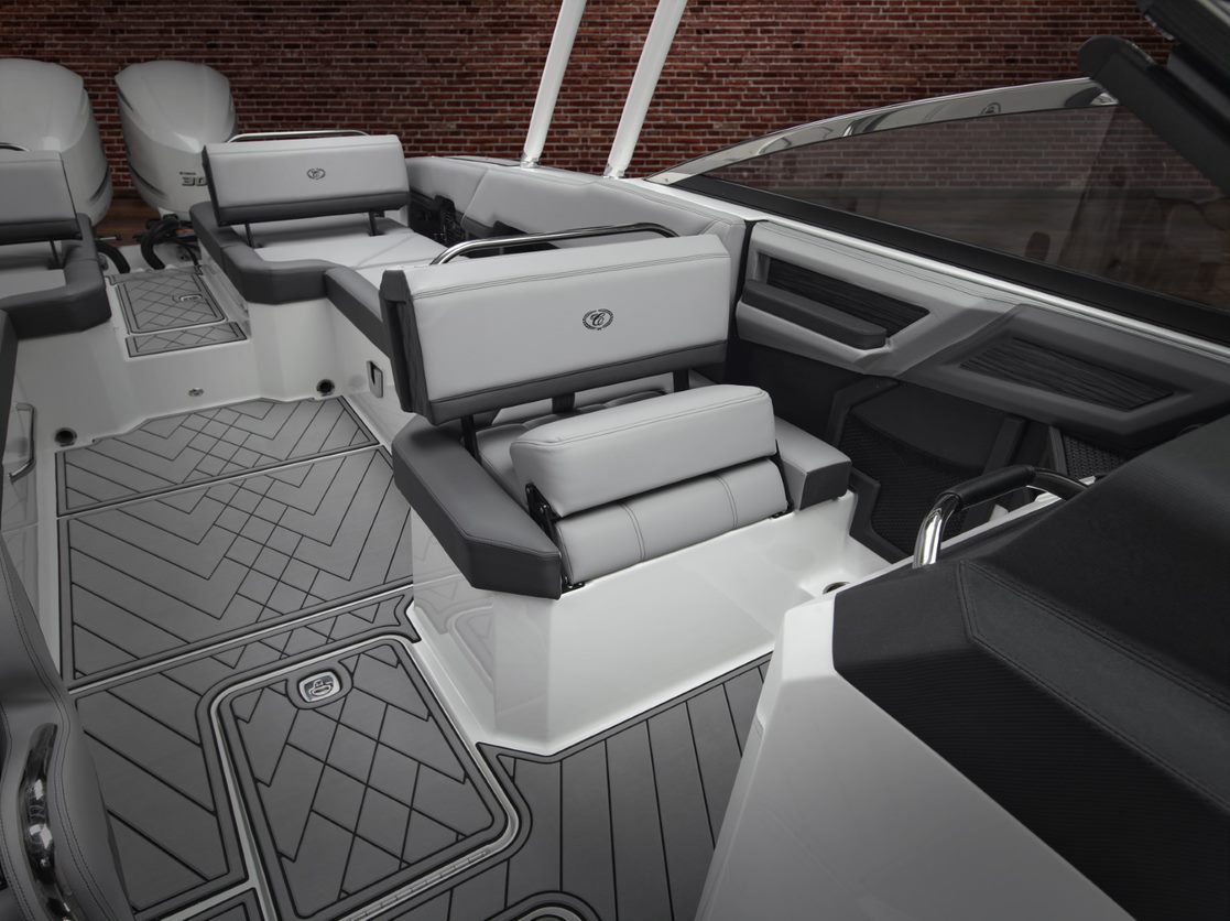 Cobalt Boats R8 Coastal 2020 bij Belgian Boat Service