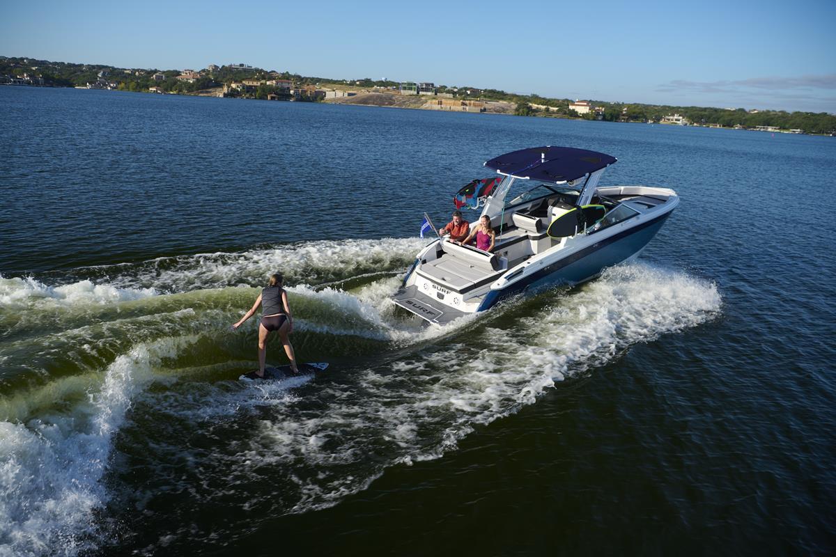 Cobalt Boats R8 Surf 2020 bij Belgian Boat Service