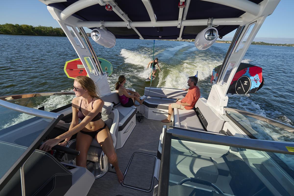 Cobalt Boats R8 Surf 2020 bij Belgian Boat Service