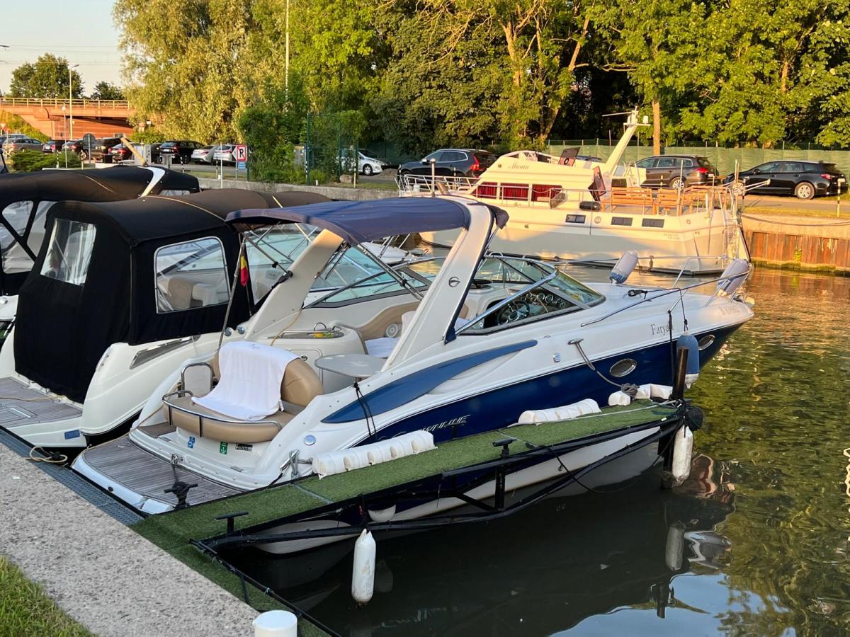 Crownline Boats 280 CCR 2000 bij Belgian Boat Service