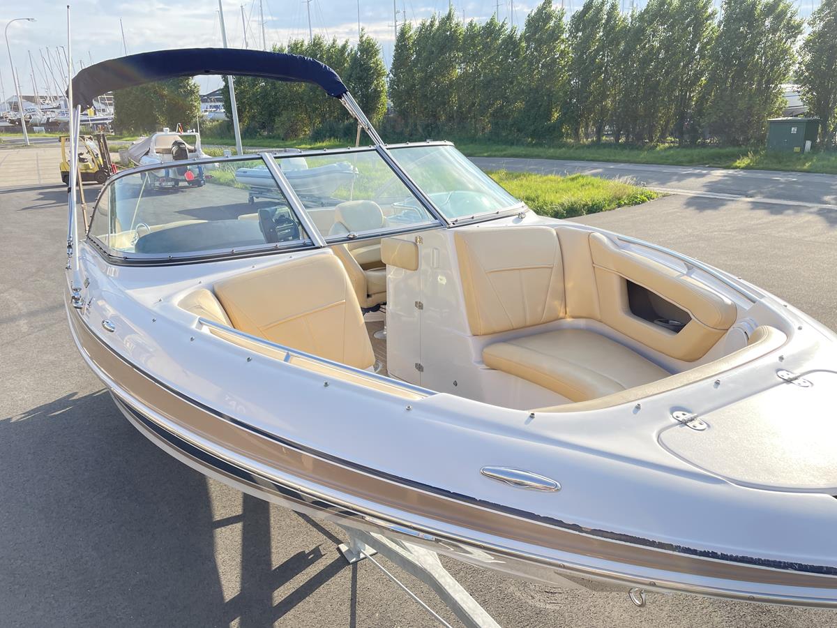 Four Winns H240 2000 bij Belgian Boat Service