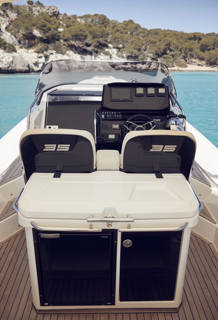 Joker Boat Clubman 35 2020 bij Belgian Boat Service