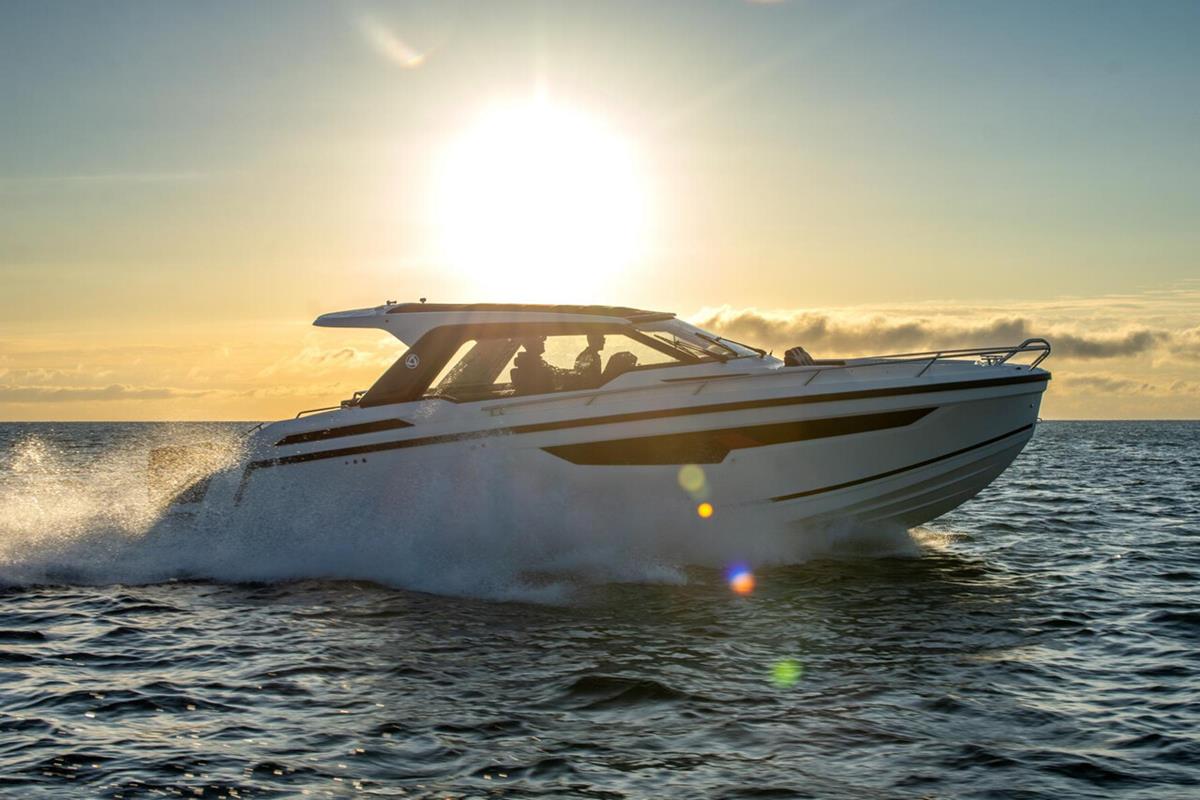 Parker Boats 100 Sorrento 2020 bij Belgian Boat Service