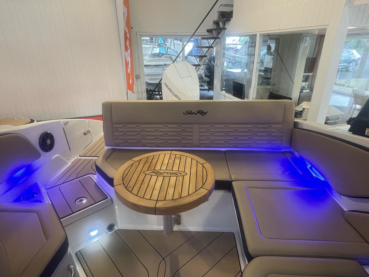 Sea Ray 210 SPX Outboard 2020 bij Belgian Boat Service