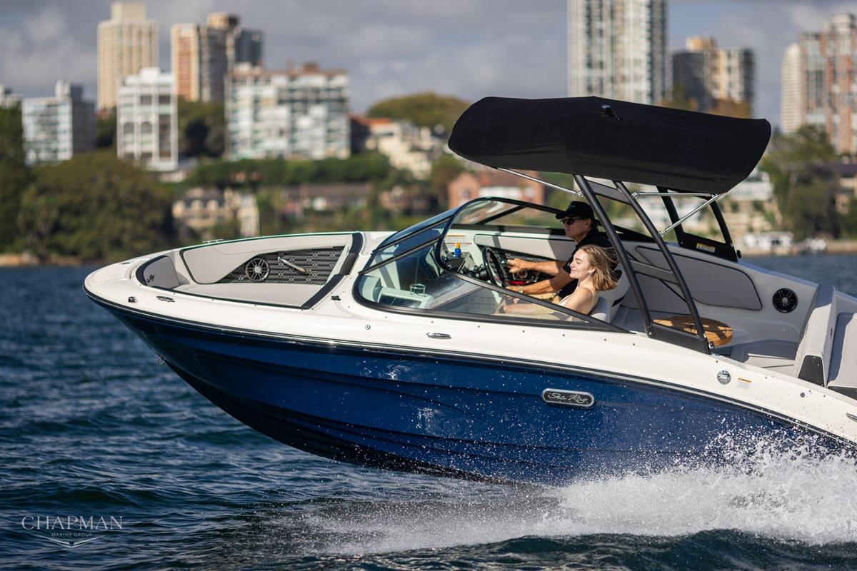 Sea Ray 210 SPX Outboard 2020 bij Belgian Boat Service
