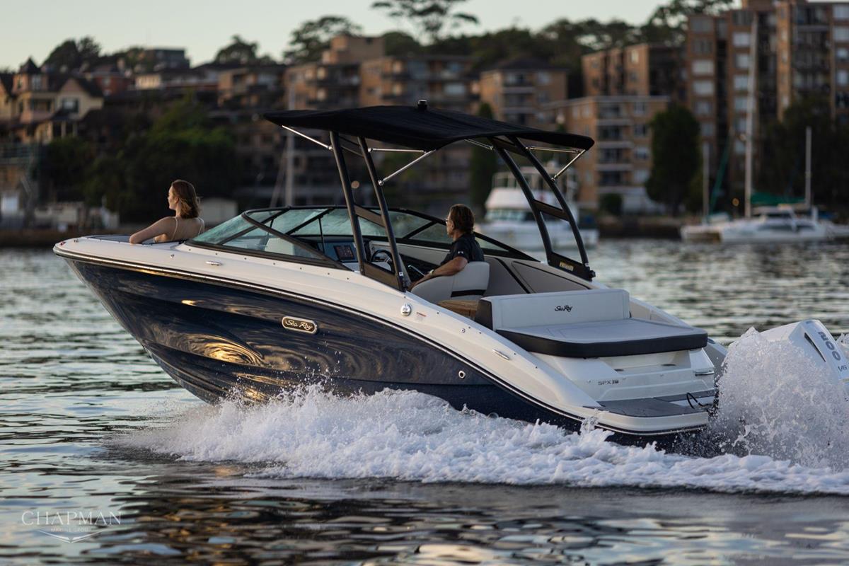 Sea Ray 210 SPX Outboard 2020 bij Belgian Boat Service