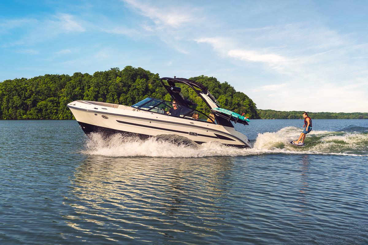 Sea Ray 230 SDS Surf 2020 bij Belgian Boat Service
