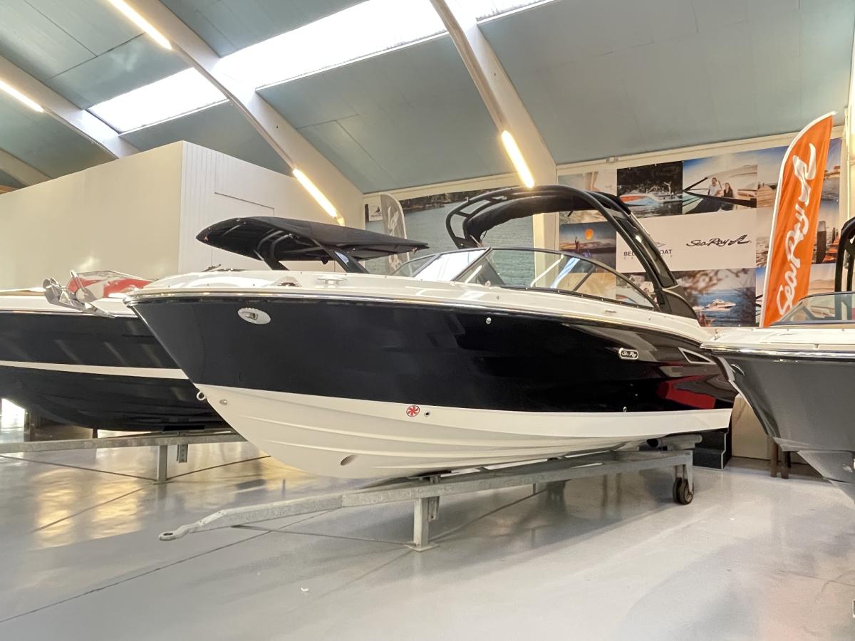 Sea Ray 250 SDX 2020 bij Belgian Boat Service