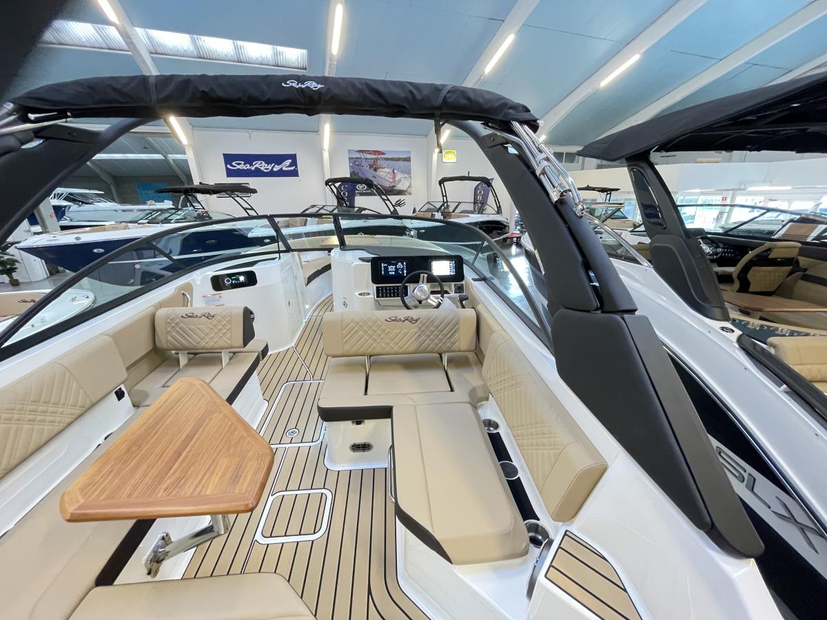 Sea Ray 250 SDX 2020 bij Belgian Boat Service