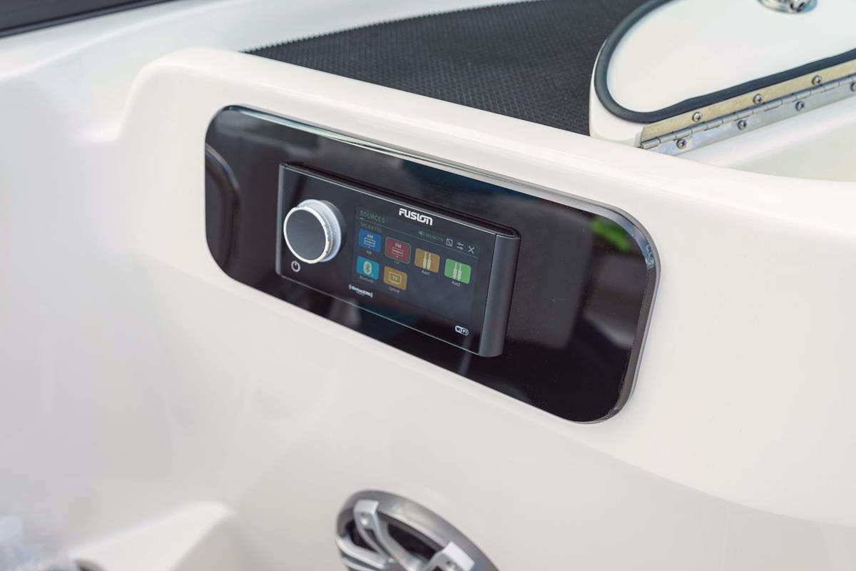 Sea Ray 250 SDX Outboard 2020 bij Belgian Boat Service