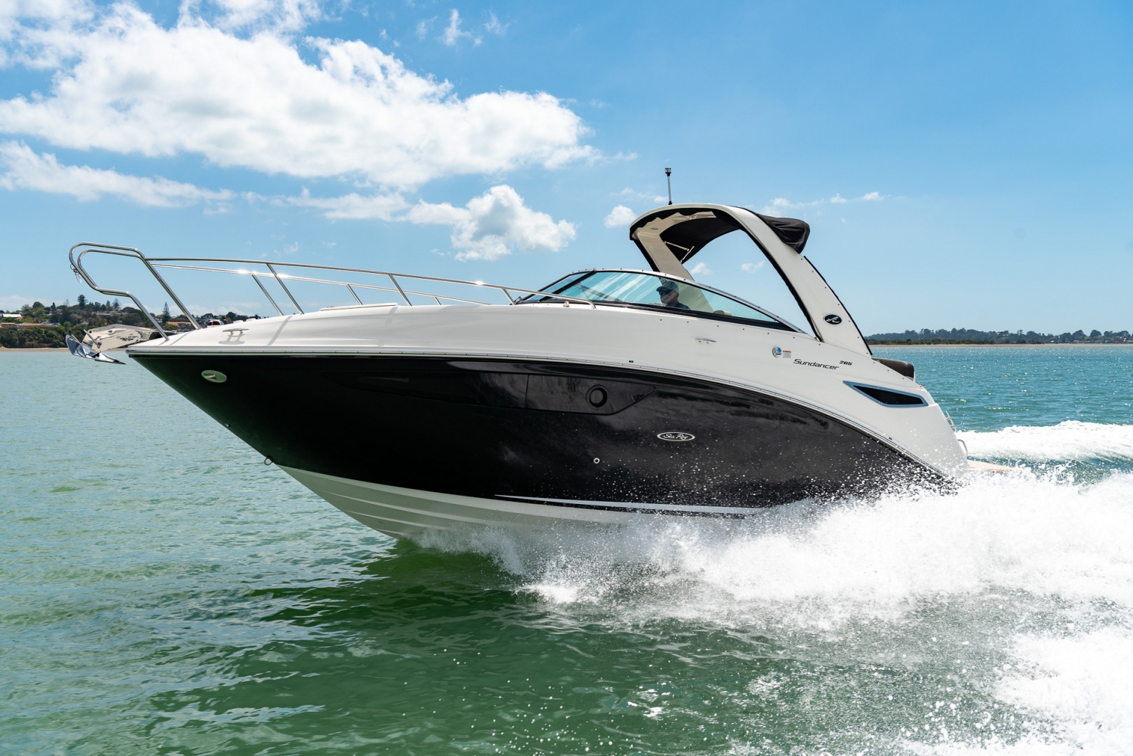 Sea Ray 265 Sundancer 2020 bij Belgian Boat Service
