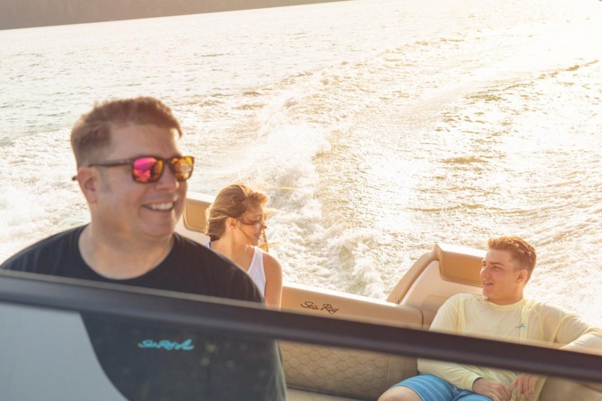 Sea Ray 290 SDX Inboard 2020 bij Belgian Boat Service