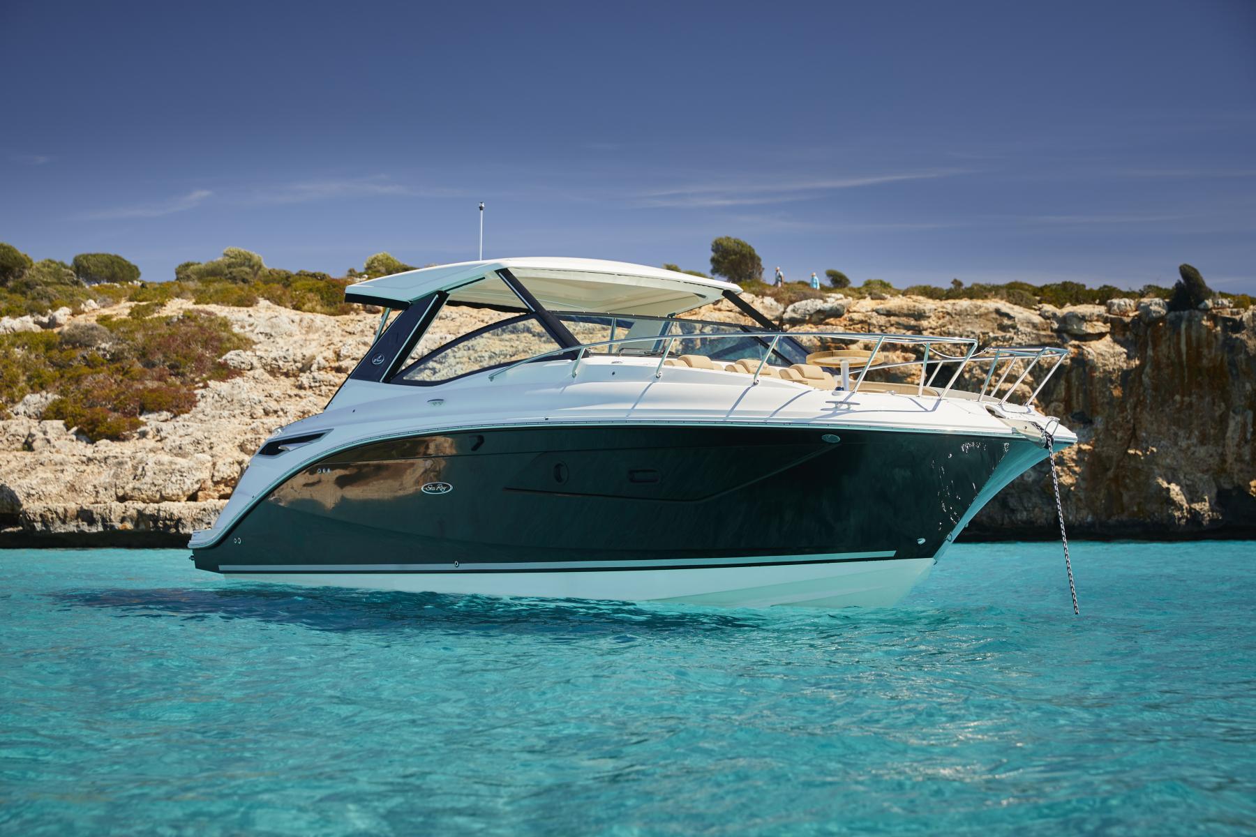 Sea Ray 320 Sundancer 2020 bij Belgian Boat Service