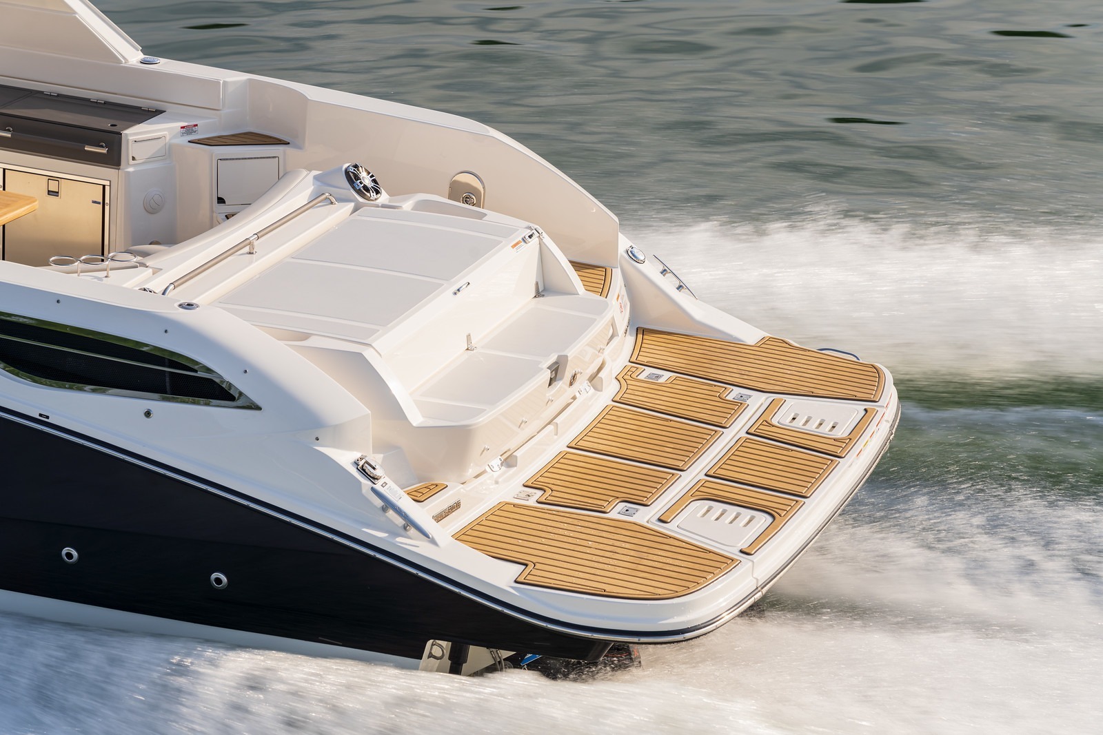 Sea Ray 350 SLX 2020 bij Belgian Boat Service