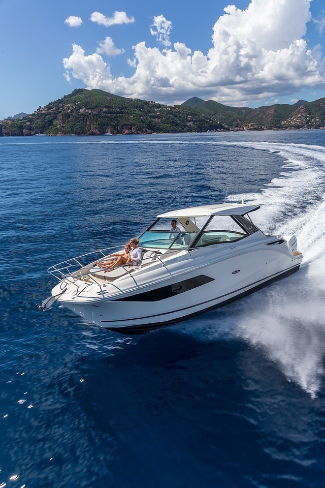 Sea Ray Sundancer 320 Outboard 2020 bij Belgian Boat Service