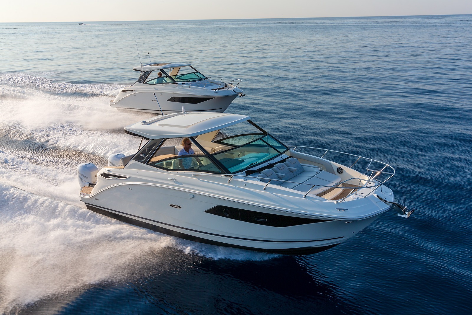 Sea Ray Sundancer 320 Outboard 2020 bij Belgian Boat Service