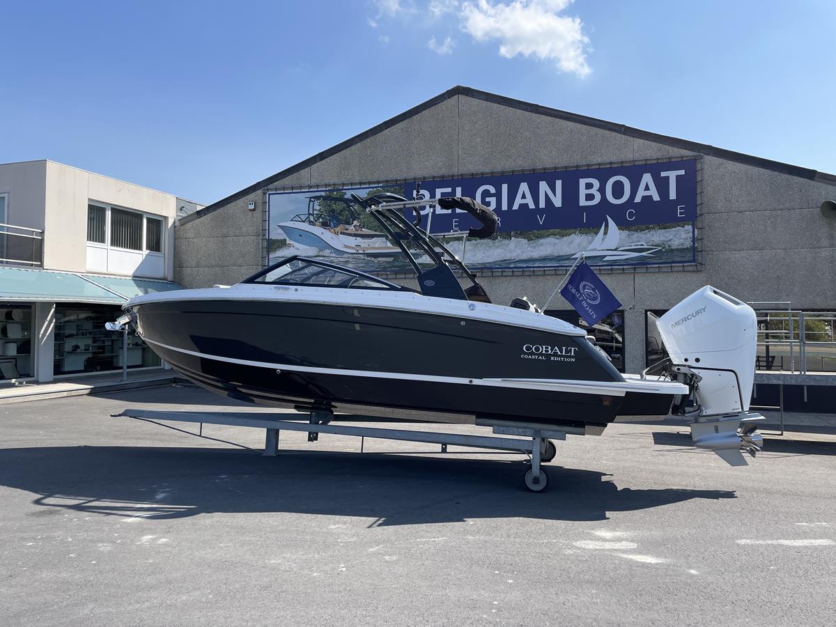 Cobalt Boats R6 Coastal
